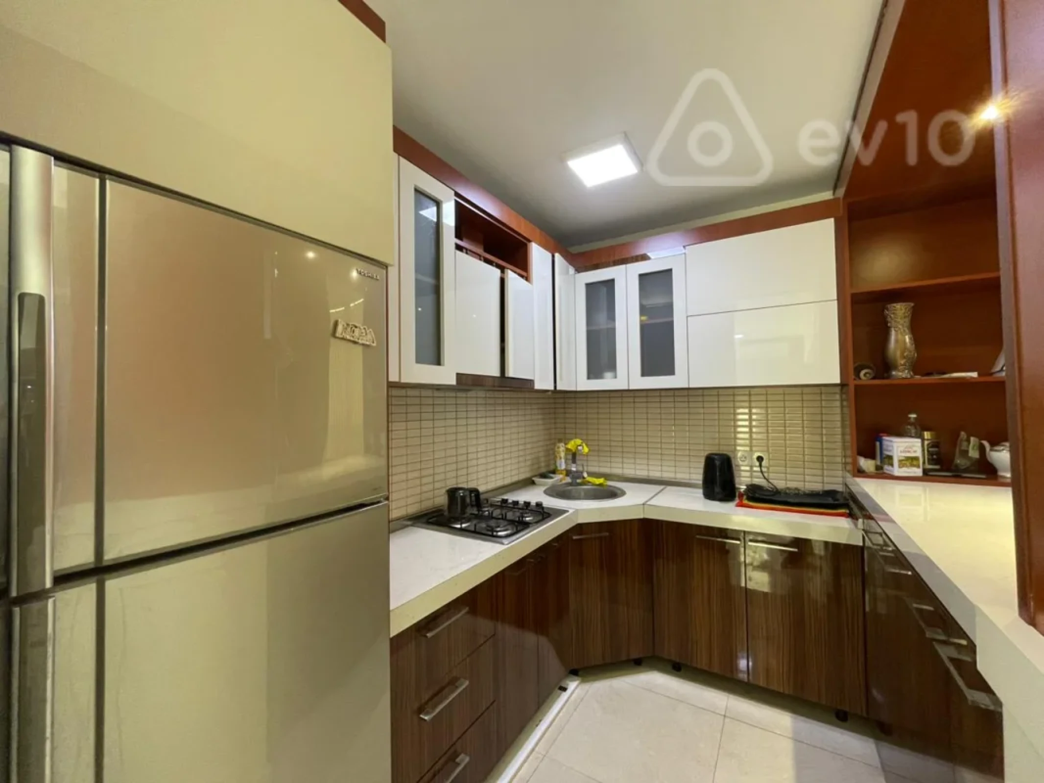 Kirayə verilir 4 otaqlı ofis 135 m²