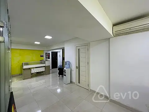 Kirayə verilir 4 otaqlı ofis 135 m²