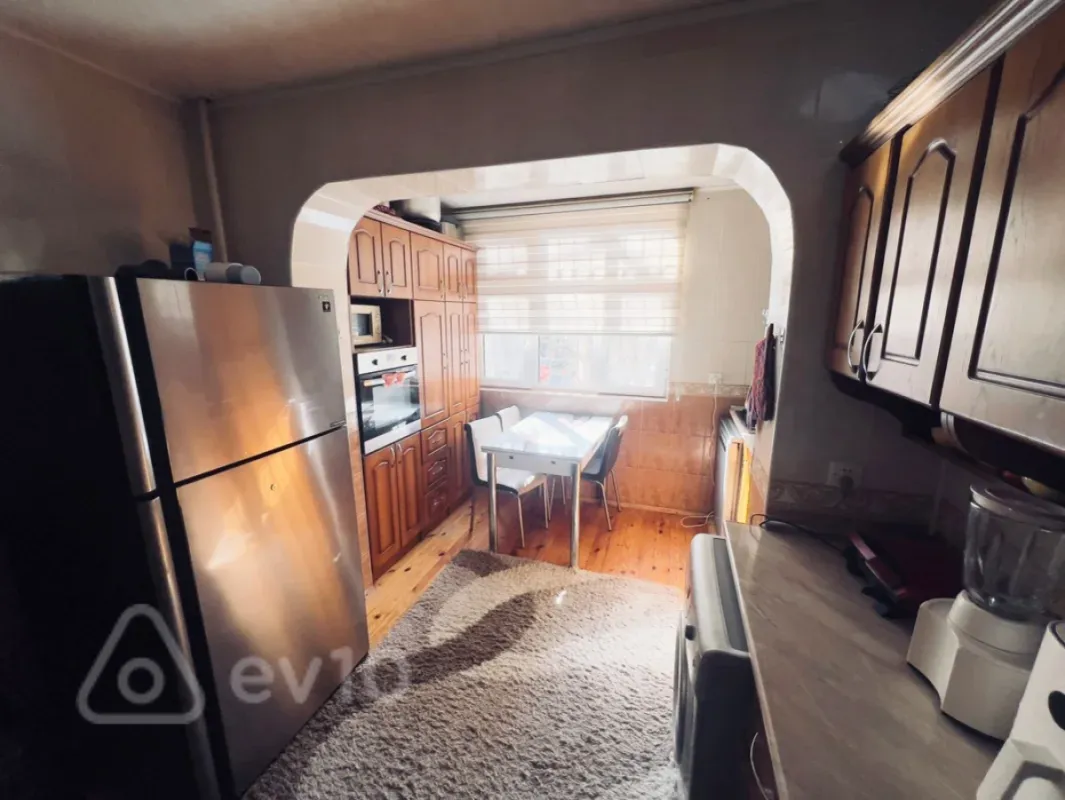 Satılır 4 otaqlı köhnə tikili 110 m²