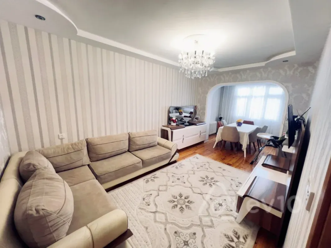 Satılır 4 otaqlı köhnə tikili 110 m²