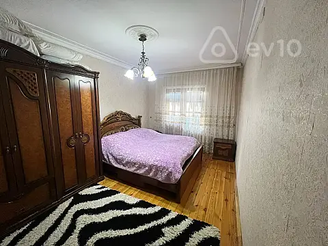 Satılır 4 otaqlı köhnə tikili 110 m²
