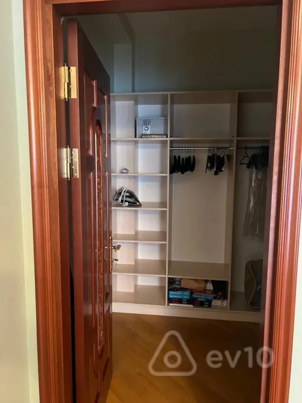 Kirayə verilir 4 otaqlı yeni tikili 160 m²