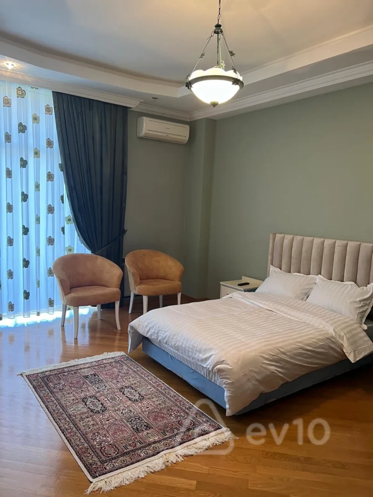 Kirayə verilir 4 otaqlı yeni tikili 160 m²