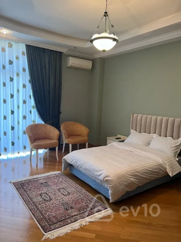 Kirayə verilir 4 otaqlı yeni tikili 160 m²