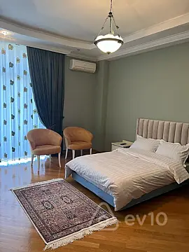 Kirayə verilir 4 otaqlı yeni tikili 160 m²
