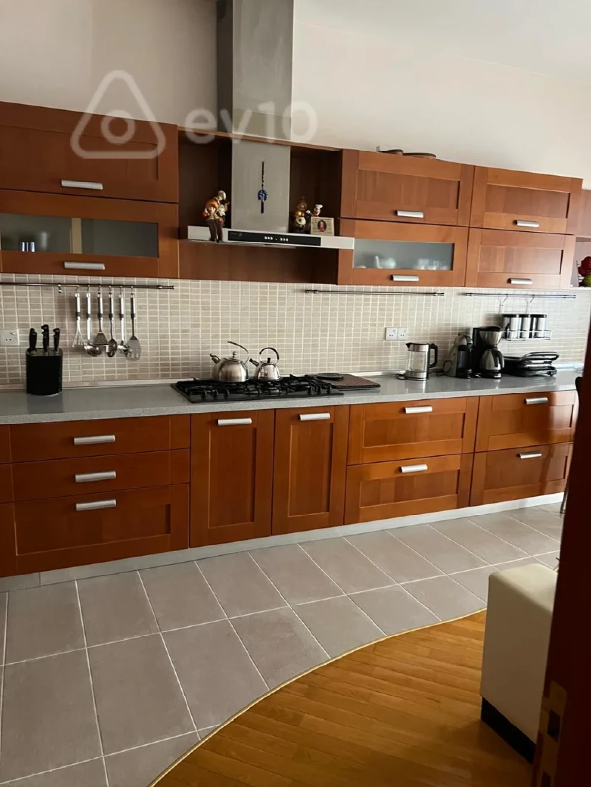 Kirayə verilir 4 otaqlı yeni tikili 160 m²