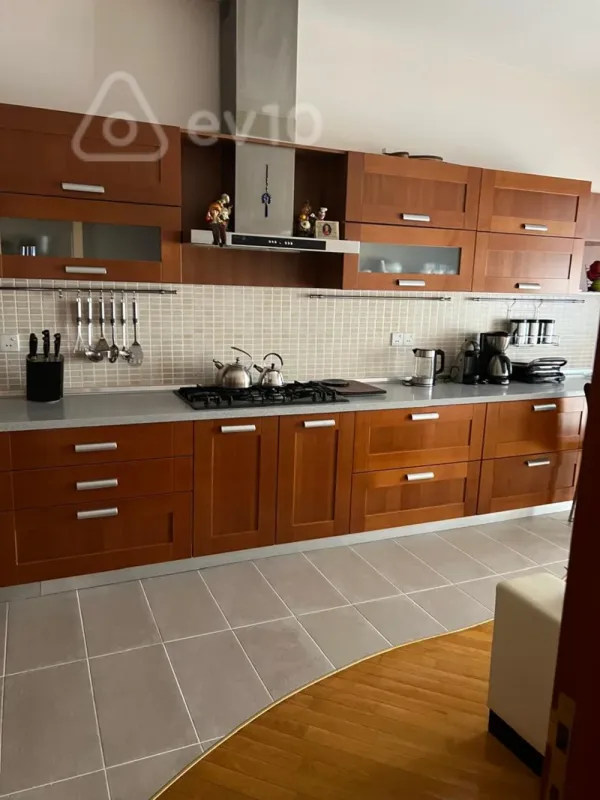 Kirayə verilir 4 otaqlı yeni tikili 160 m²
