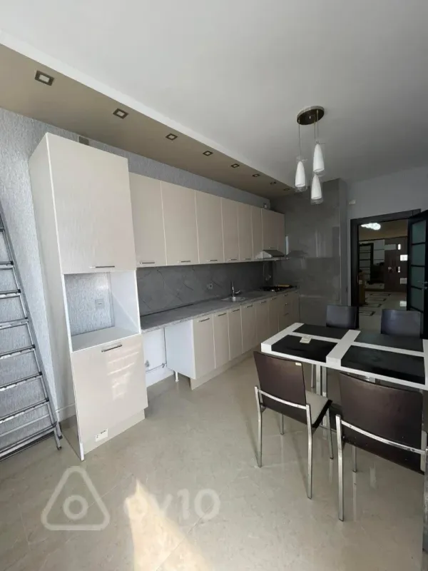 Kirayə verilir 3 otaqlı yeni tikili 130 m²