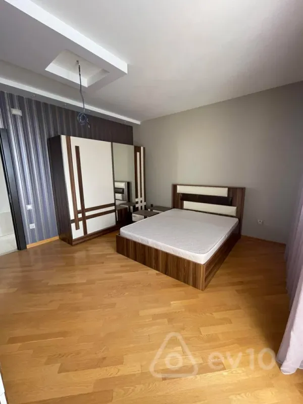 Kirayə verilir 3 otaqlı yeni tikili 130 m²