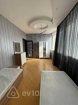 Kirayə verilir 3 otaqlı yeni tikili 130 m²