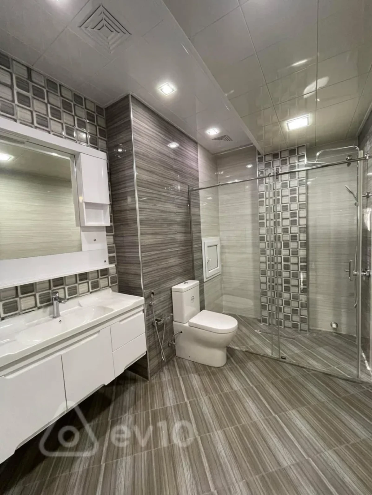 Kirayə verilir 3 otaqlı yeni tikili 130 m²