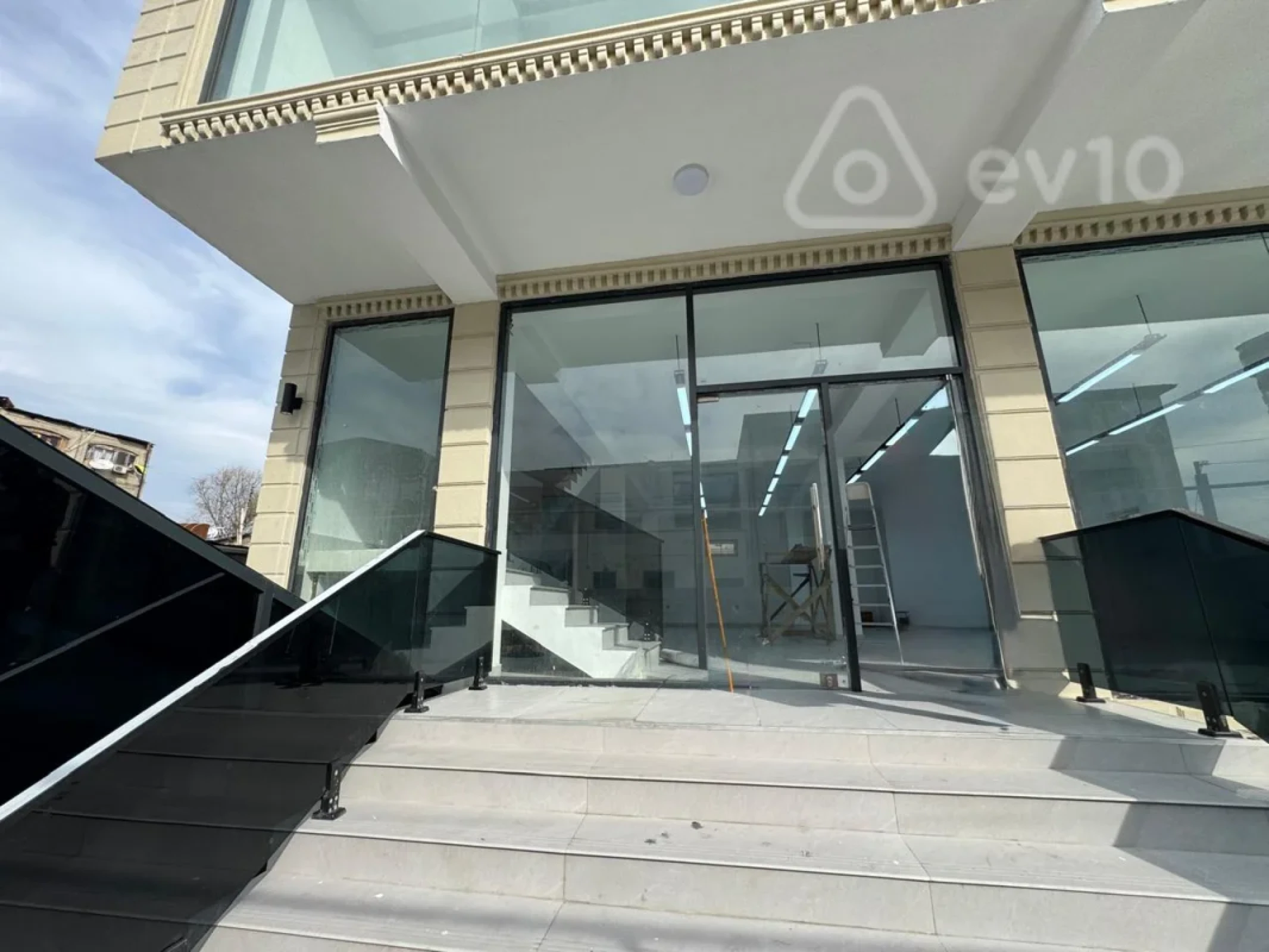 Kirayə verilir mənzil 156 m²