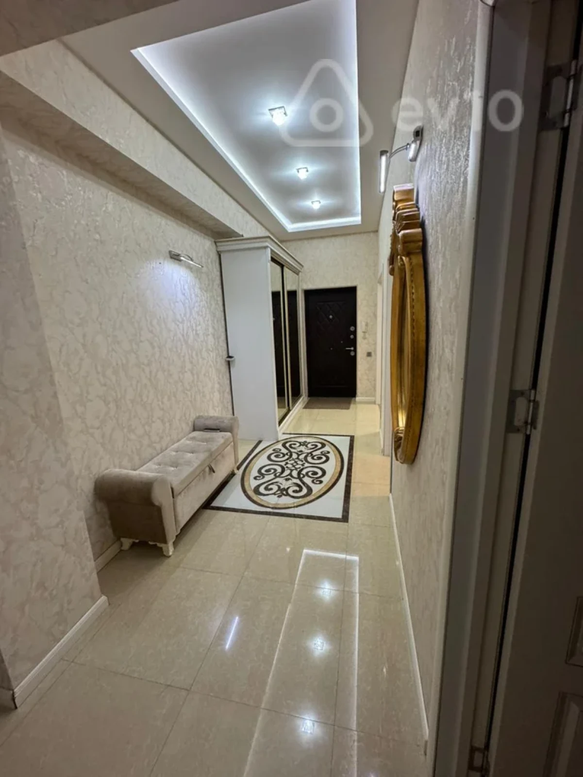 Kirayə verilir 3 otaqlı yeni tikili 1200 m²