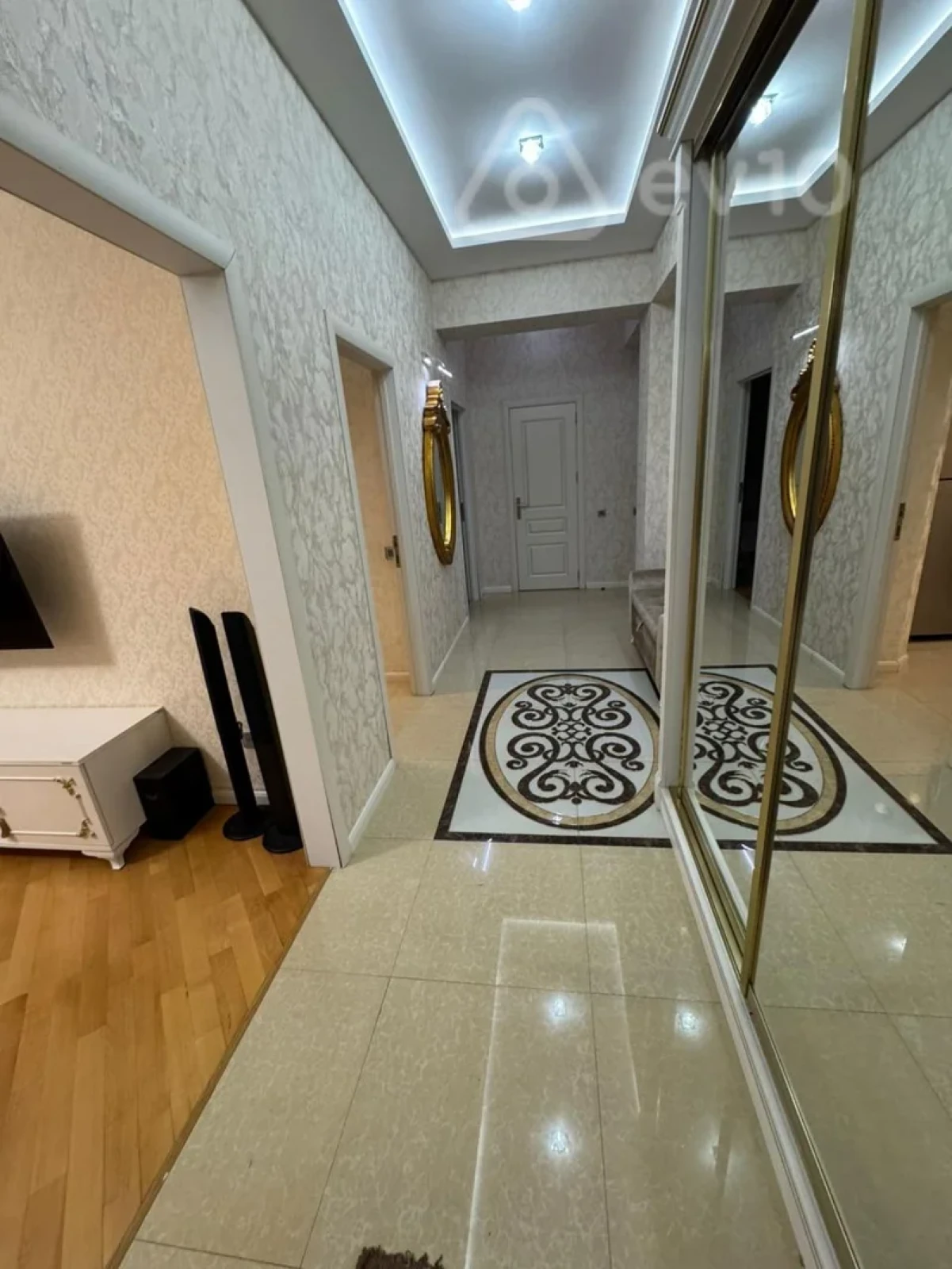 Kirayə verilir 3 otaqlı yeni tikili 1200 m²