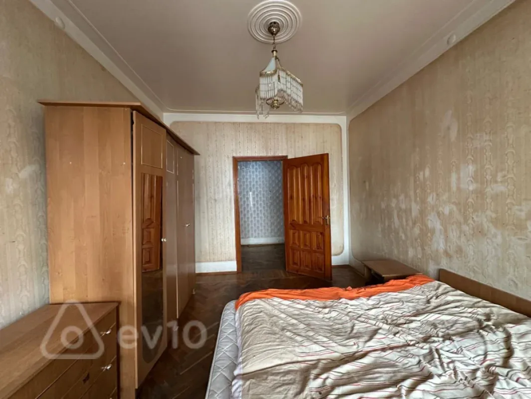 Kirayə verilir 3 otaqlı köhnə tikili 80 m²