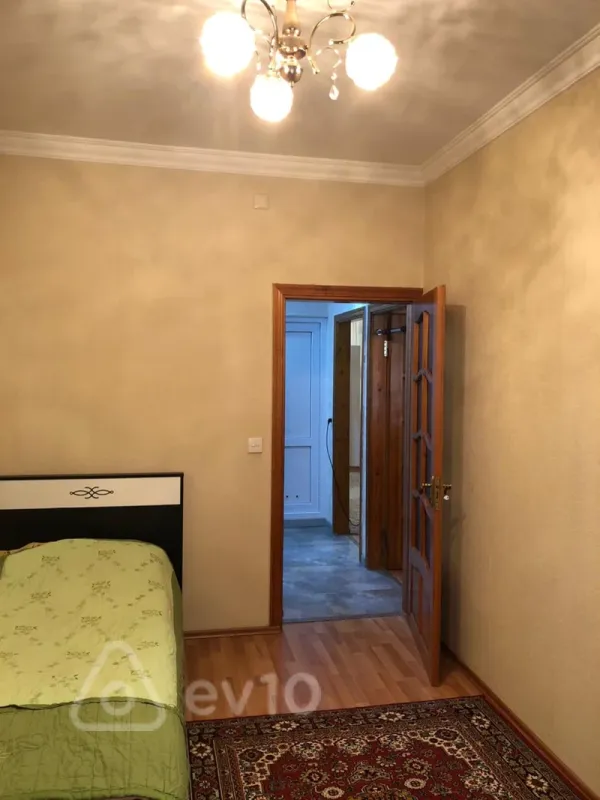 Satılır 4 otaqlı köhnə tikili 60 m²