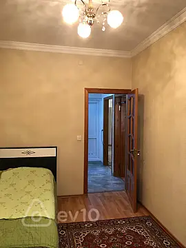 Satılır 4 otaqlı köhnə tikili 60 m²