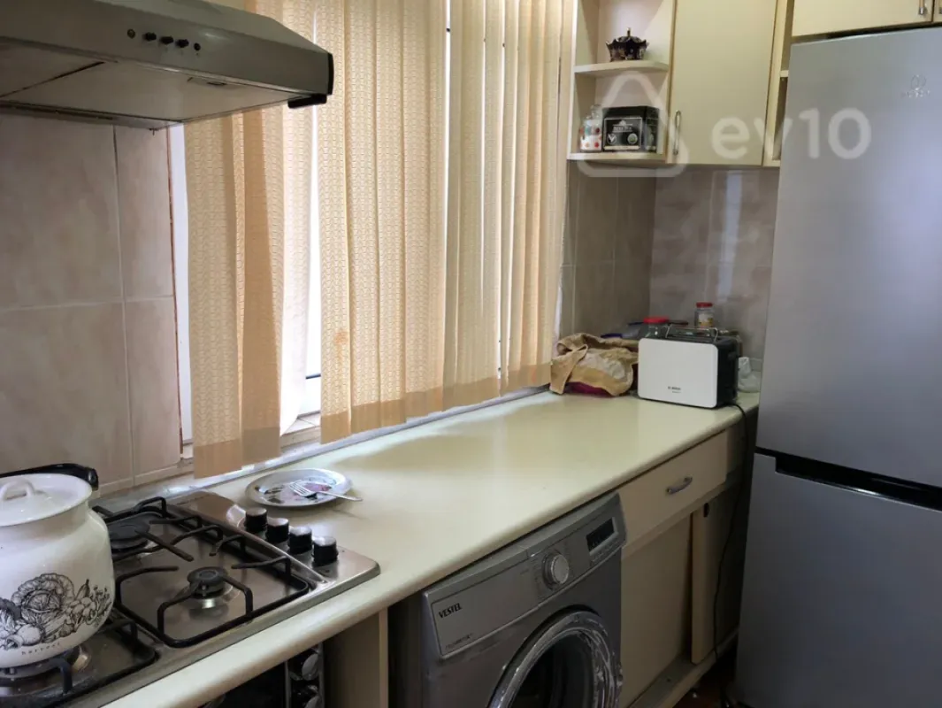 Satılır 4 otaqlı köhnə tikili 60 m²