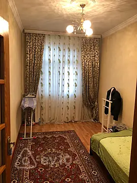 Satılır 4 otaqlı köhnə tikili 60 m²