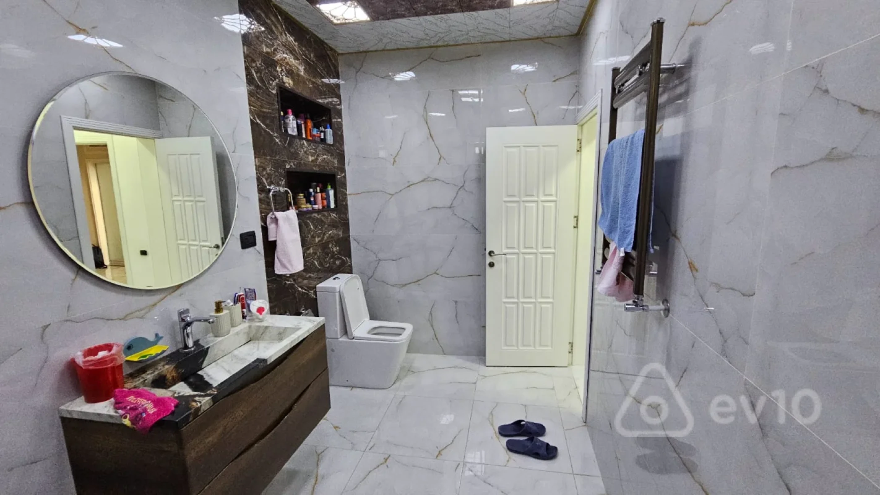 Satılır 5 otaqlı həyət evi 200 m²