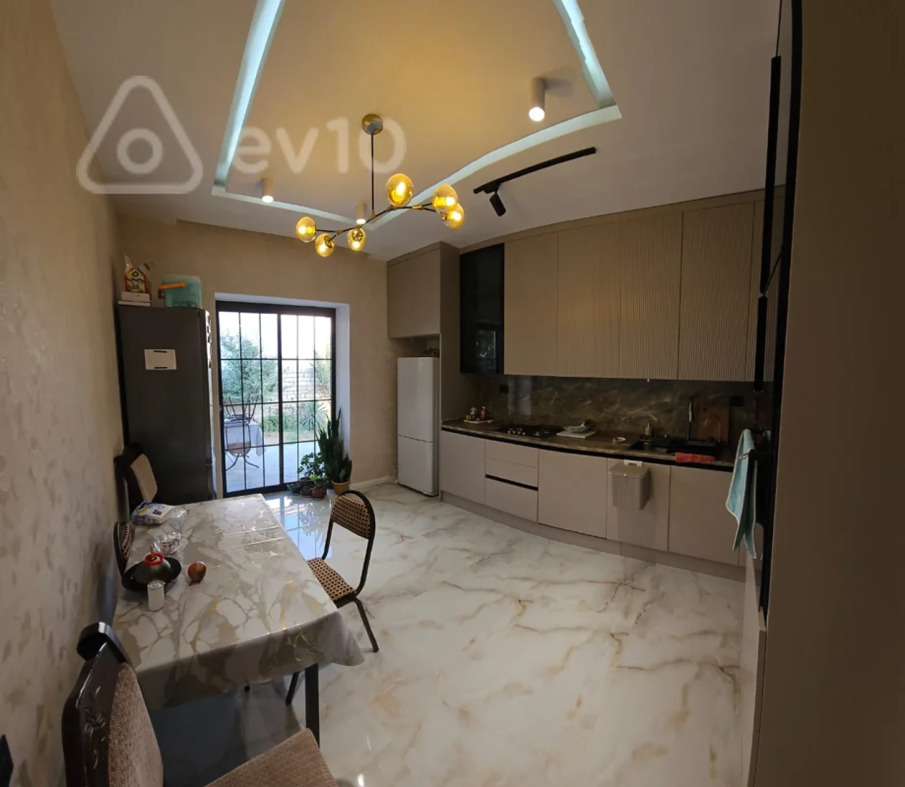 Satılır 5 otaqlı həyət evi 200 m²