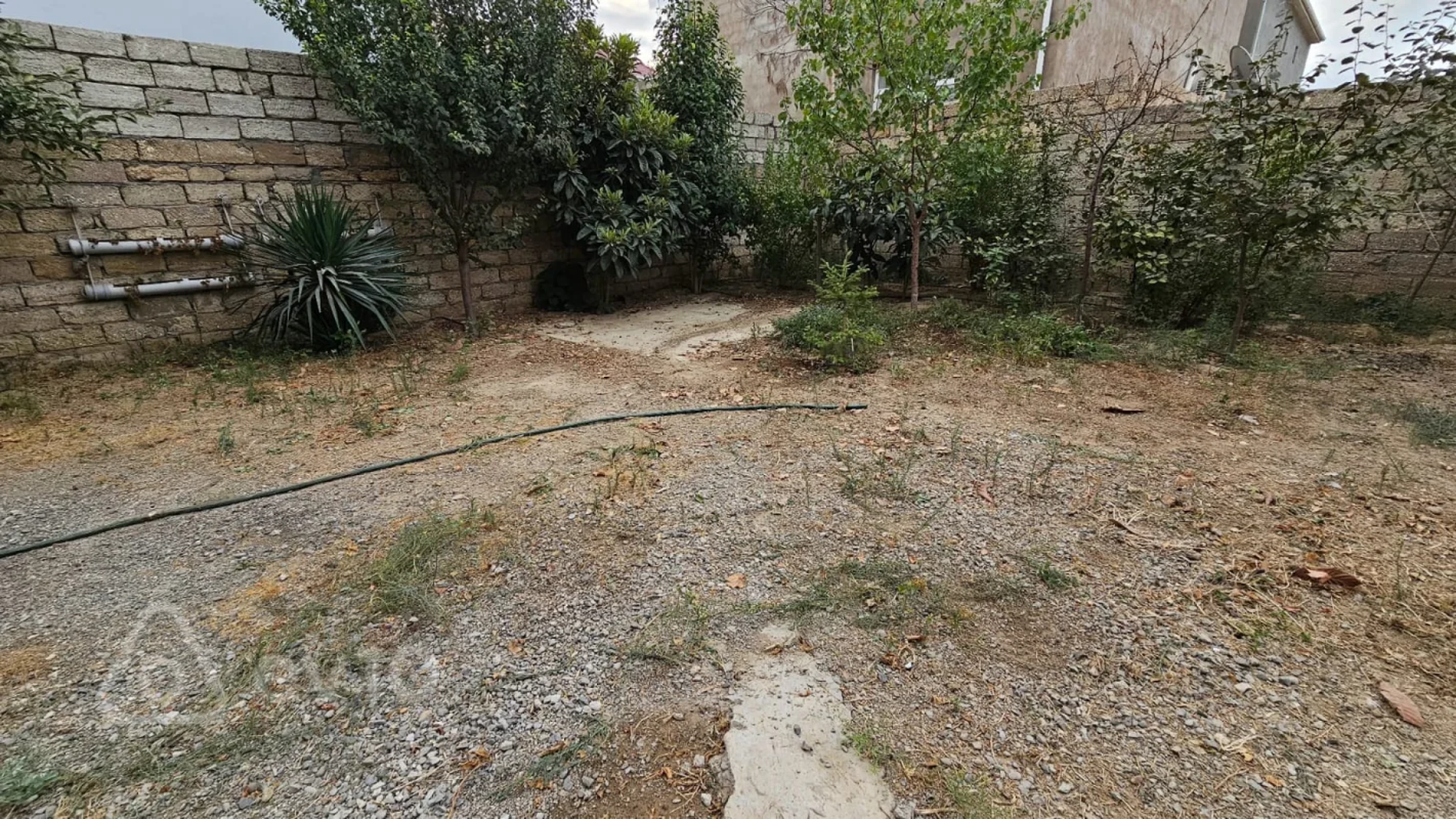 Satılır 5 otaqlı həyət evi 200 m²