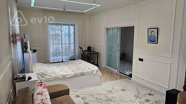 Satılır 5 otaqlı həyət evi 200 m²