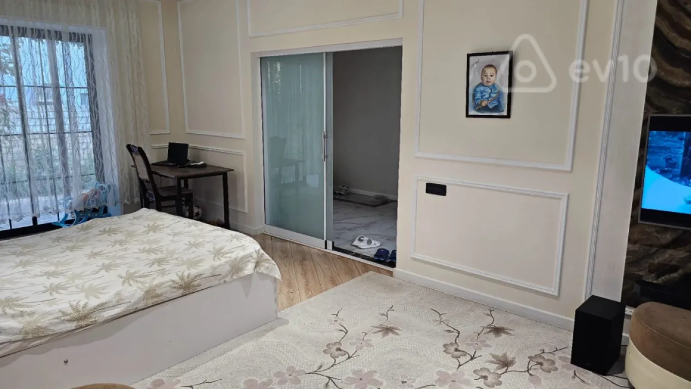 Satılır 5 otaqlı həyət evi 200 m²