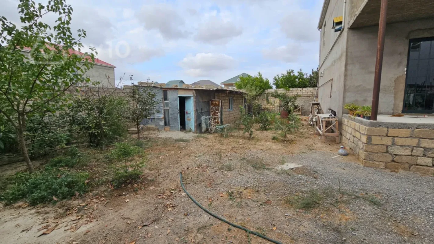 Satılır 5 otaqlı həyət evi 200 m²