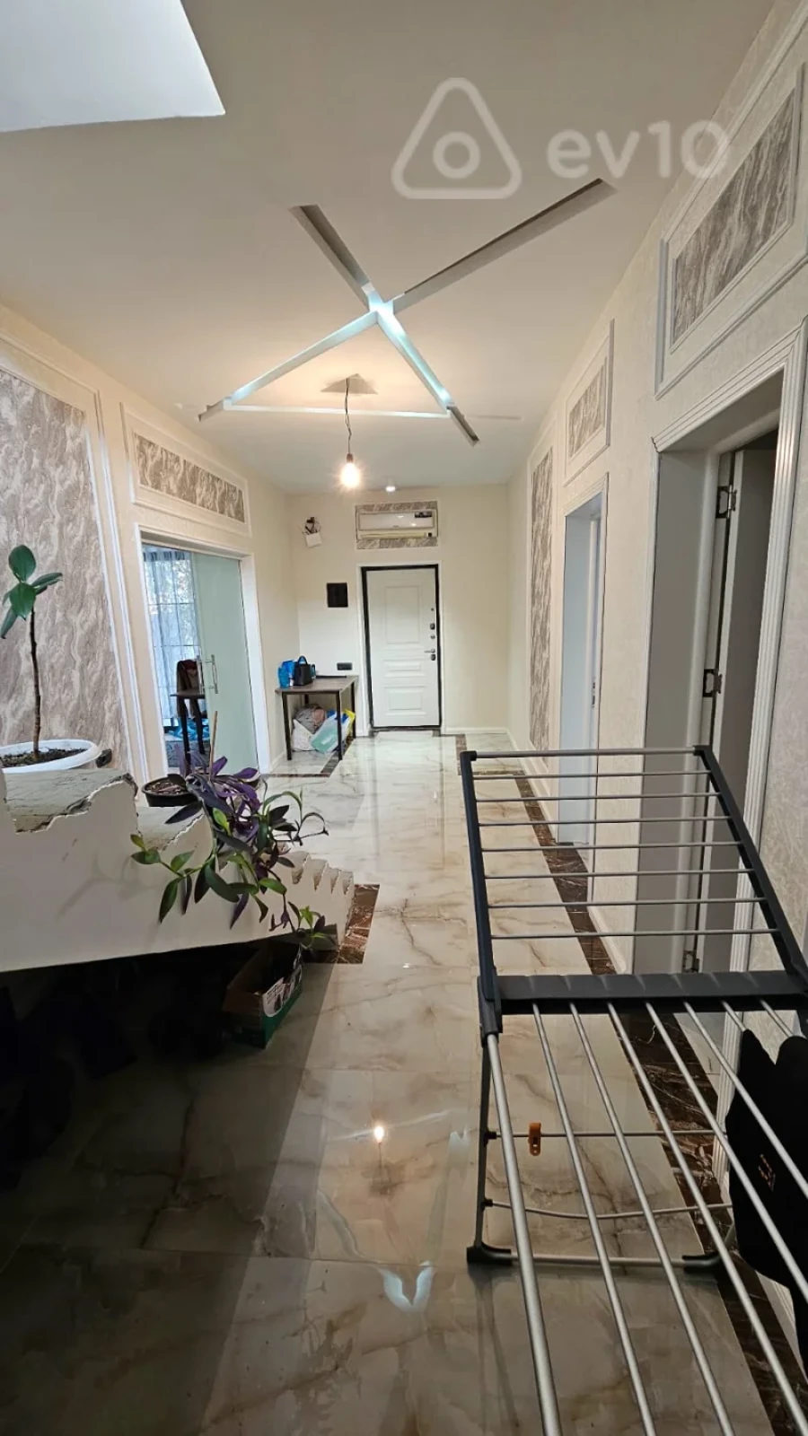 Satılır 5 otaqlı həyət evi 200 m²