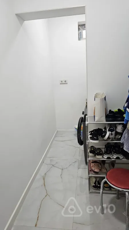 Satılır 5 otaqlı həyət evi 200 m²