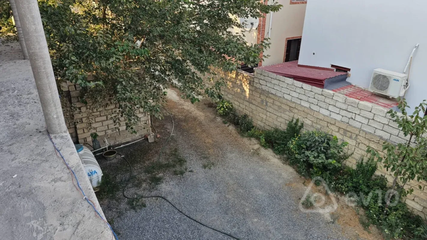 Satılır 5 otaqlı həyət evi 200 m²