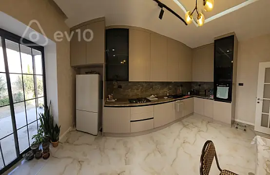 Satılır 5 otaqlı həyət evi 200 m²