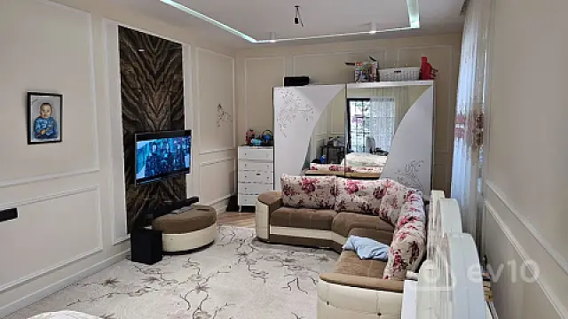 Satılır 5 otaqlı həyət evi 200 m²