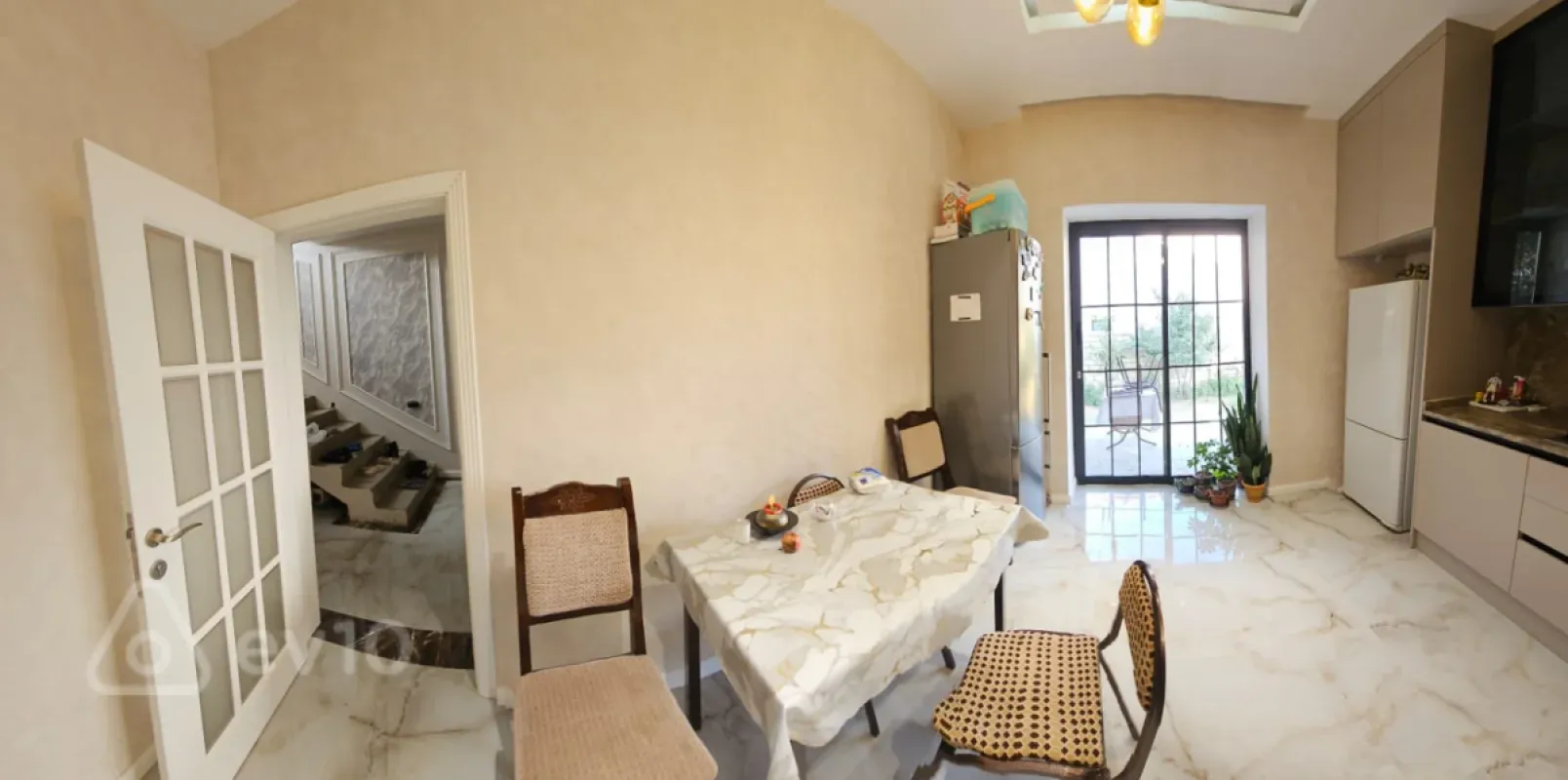 Satılır 5 otaqlı həyət evi 200 m²