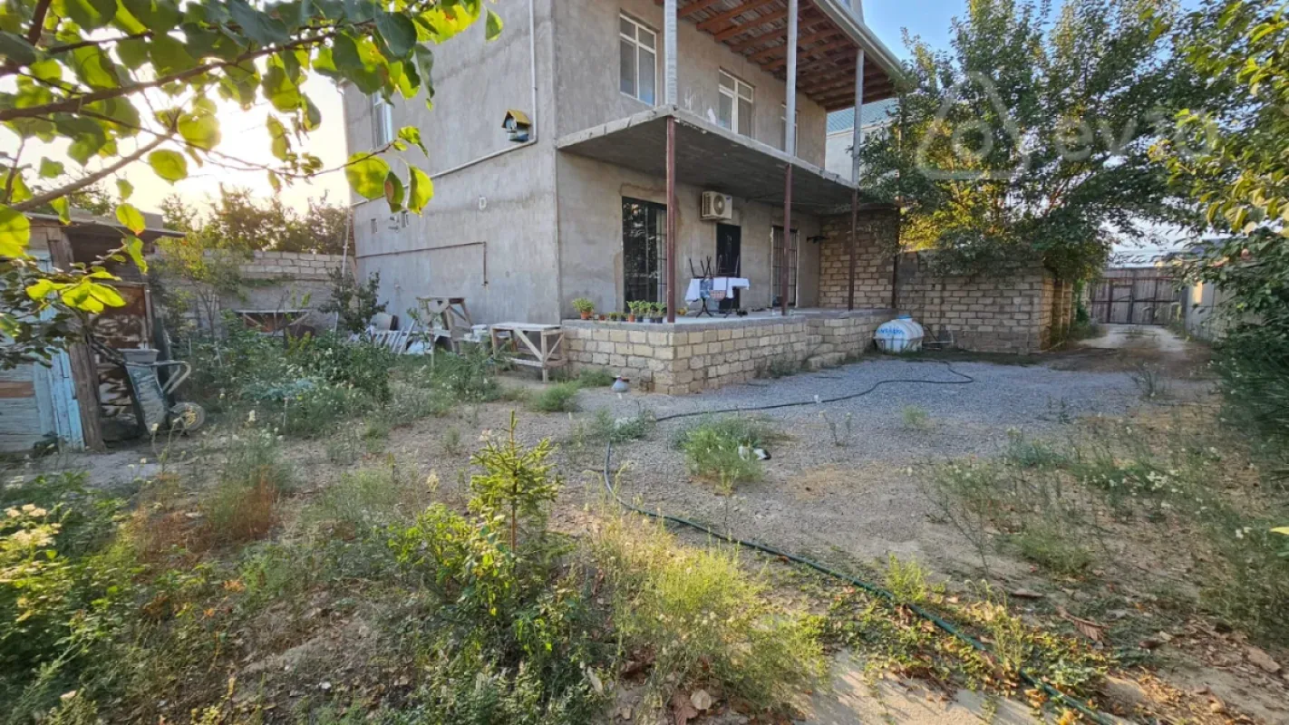 Satılır 5 otaqlı həyət evi 200 m²