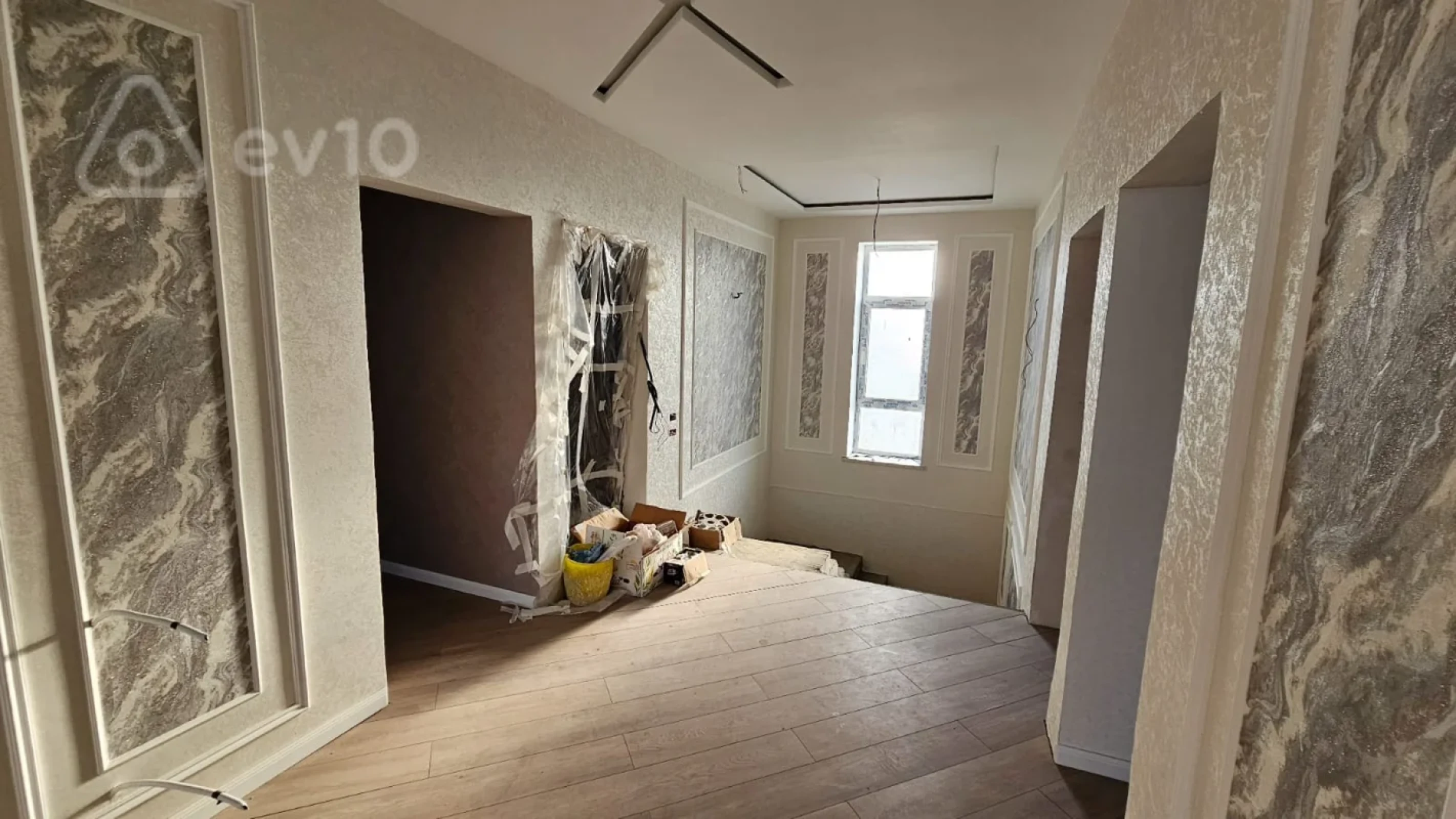 Satılır 5 otaqlı həyət evi 200 m²