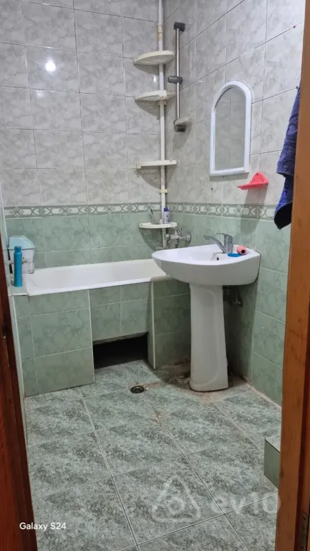 Kirayə verilir 2 otaqlı köhnə tikili 60 m²