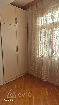 Kirayə verilir 2 otaqlı köhnə tikili 60 m²