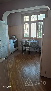 Kirayə verilir 2 otaqlı köhnə tikili 60 m²