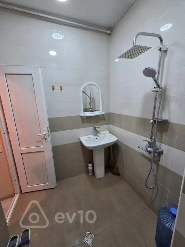 Kirayə verilir 2 otaqlı köhnə tikili 40 m²