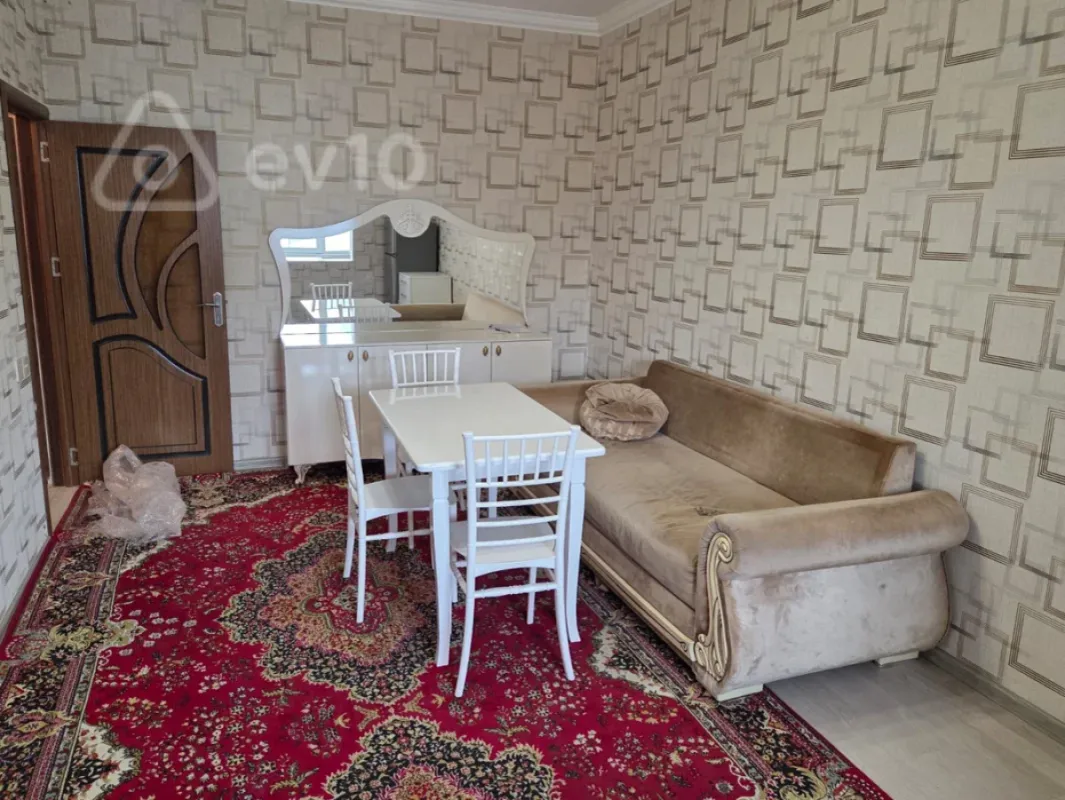 Kirayə verilir 2 otaqlı köhnə tikili 40 m²