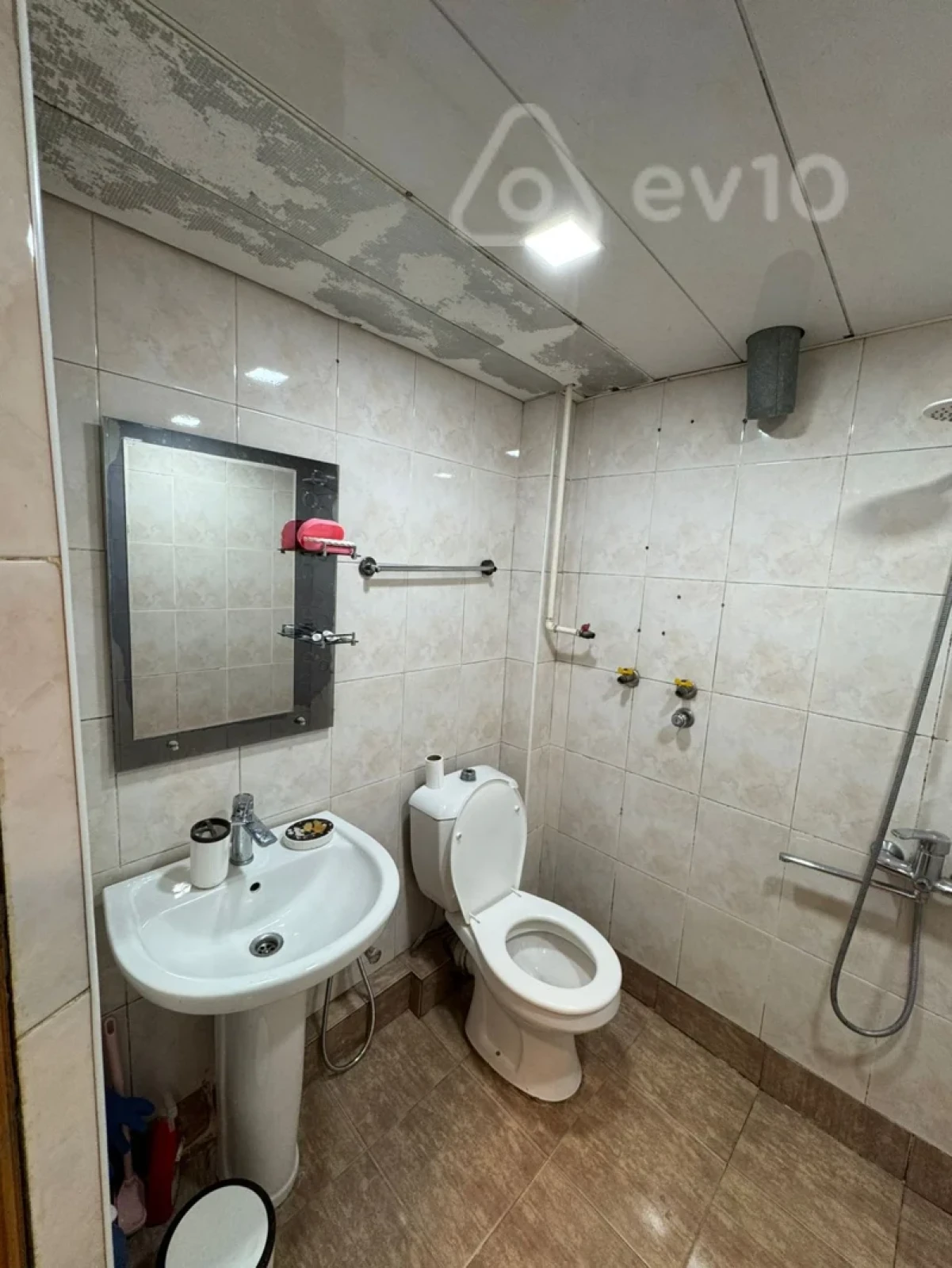 Kirayə verilir 2 otaqlı köhnə tikili 40 m²