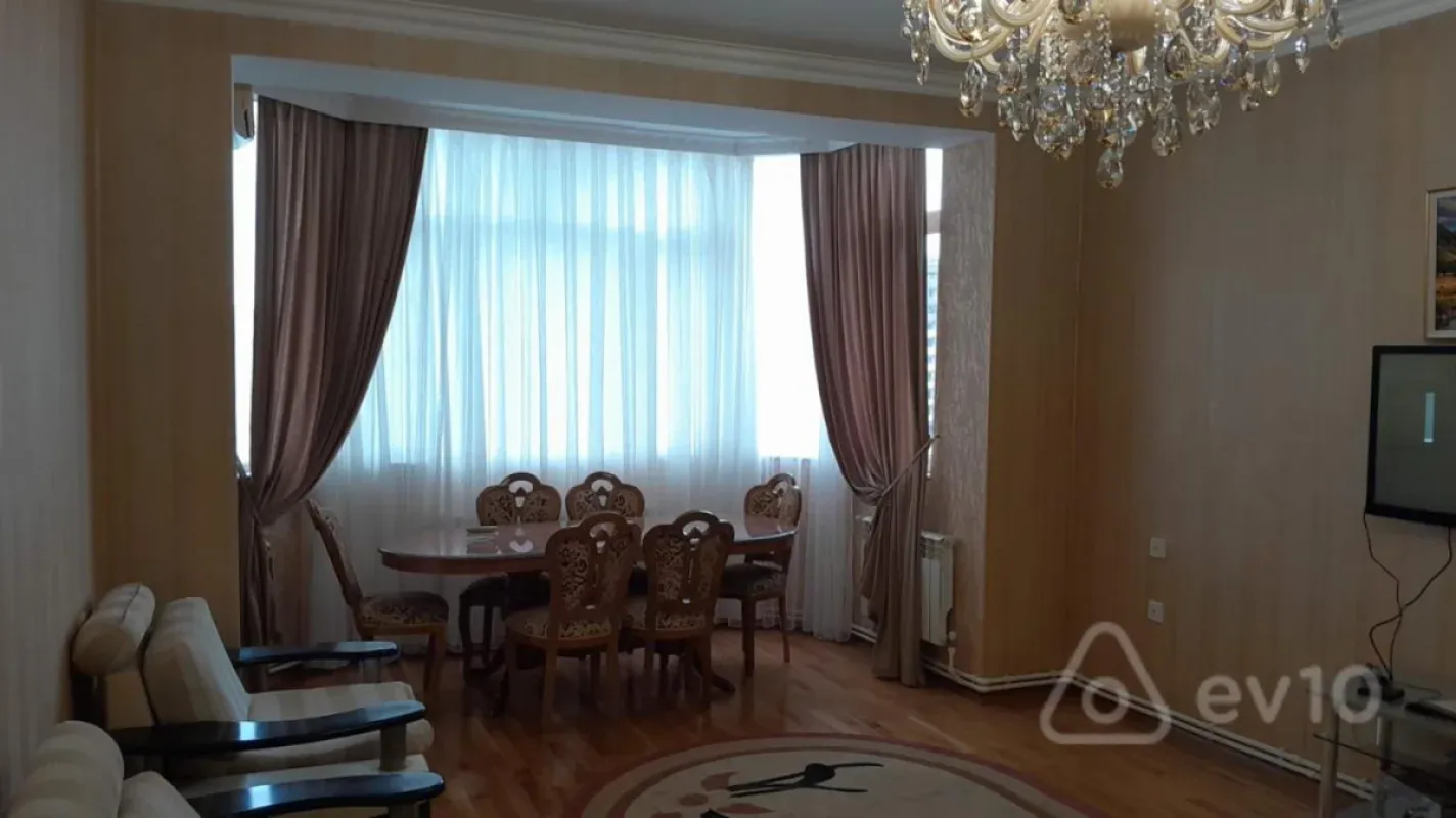 Kirayə verilir 3 otaqlı yeni tikili 120 m²