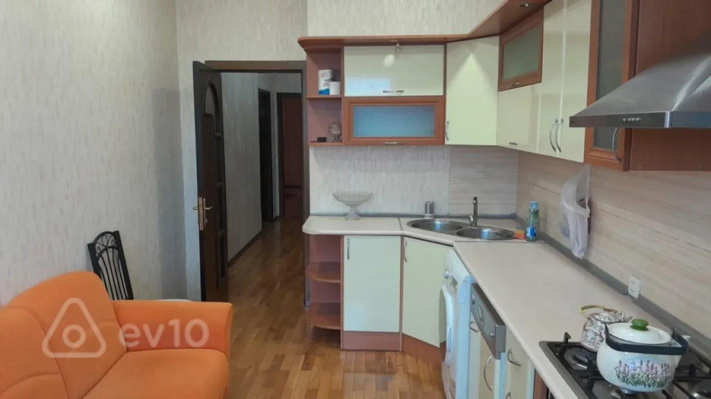 Kirayə verilir 3 otaqlı yeni tikili 120 m²