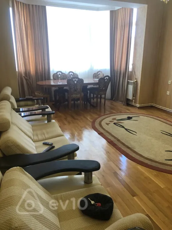 Kirayə verilir 3 otaqlı yeni tikili 120 m²
