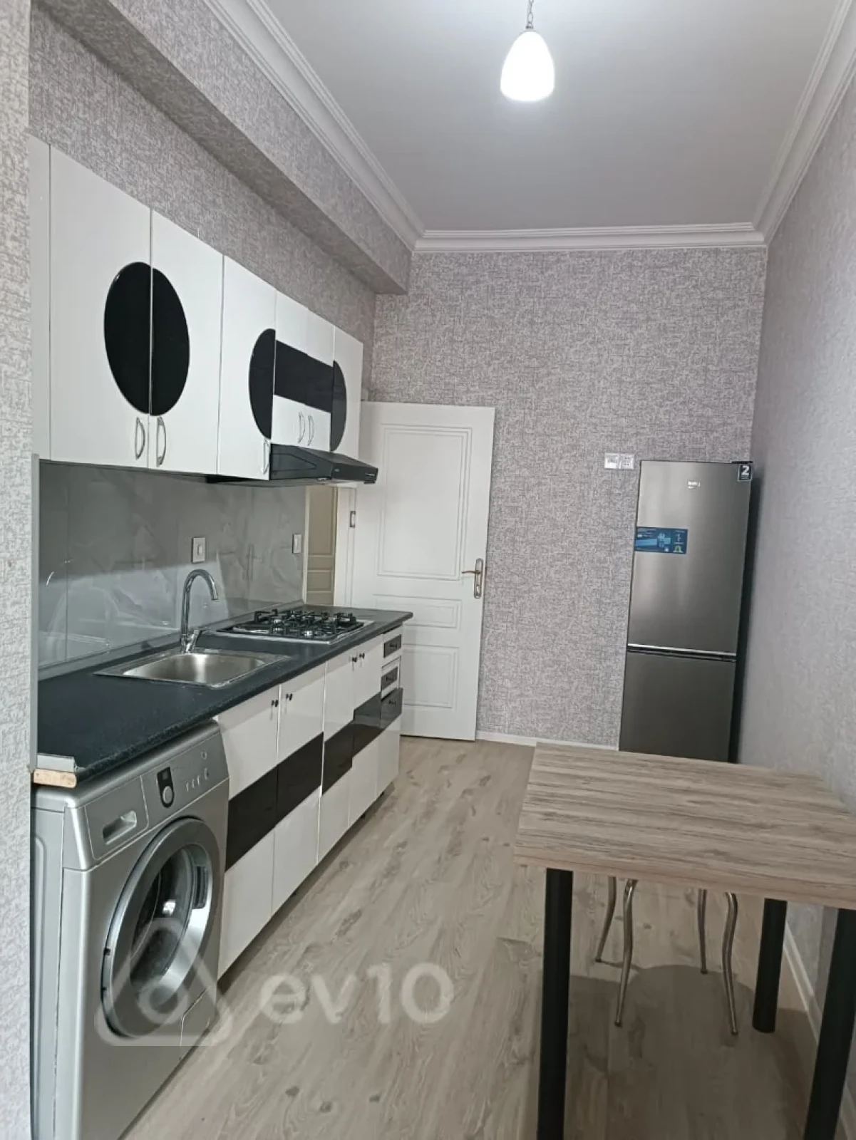 Satılır 3 otaqlı yeni tikili 77 m²