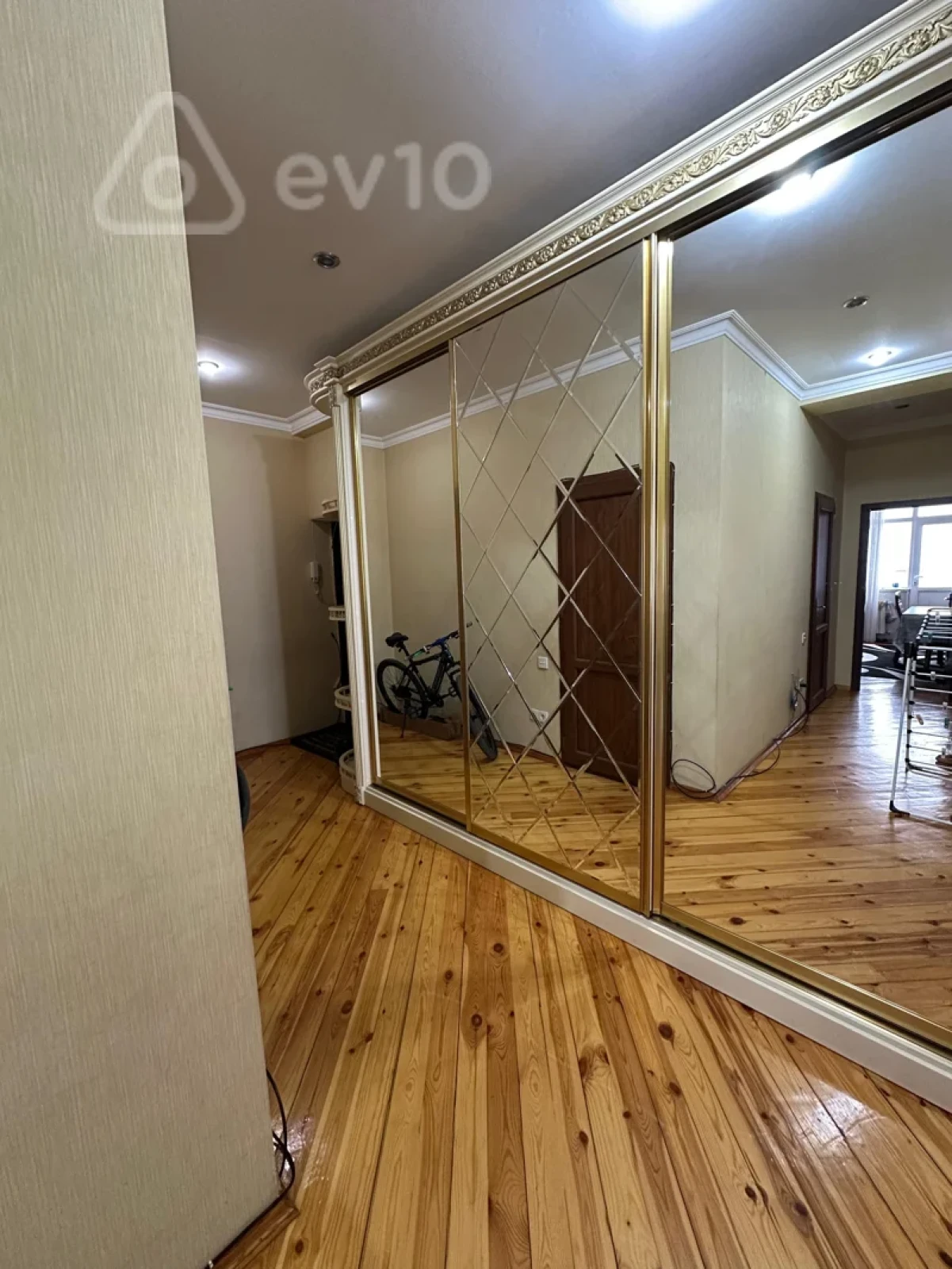 Satılır 3 otaqlı yeni tikili 105 m²