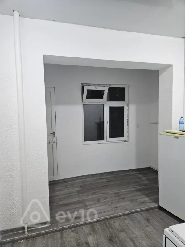 Satılır 2 otaqlı köhnə tikili 70 m²