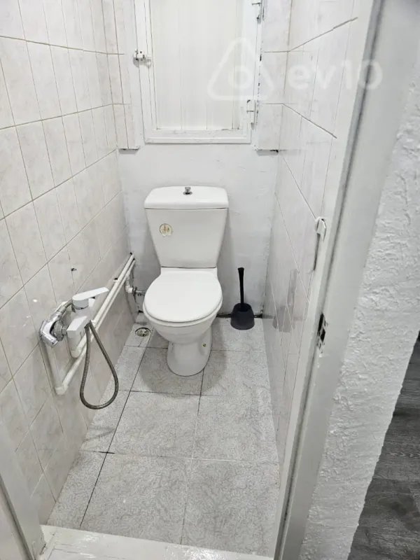Satılır 2 otaqlı köhnə tikili 70 m²